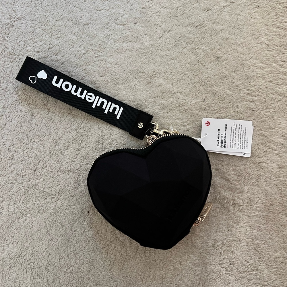 Lululemon Heart Wristlet Black Gold NWT NEW